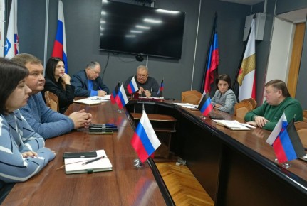 Игорь Мартынов: Аппаратное совещание. Провёл очередное еженедельное аппаратное совещание с участием руководителей подведомственных учреждений, а также представителей ключевых структурных подразделений администрации...