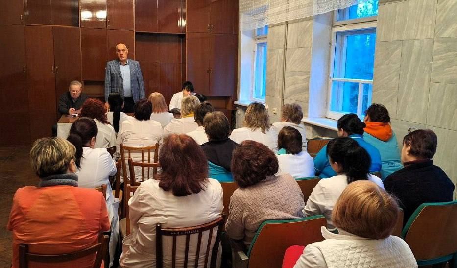 9 декабря состоялась встреча депутата Макеевского городского совета ДНР первого созыва Олега Венжеги с трудовым коллективом Городской больницы № 6. В ходе диалога были затронуты актуальные вопросы, касающиеся жизни города и... 9 декабря состоялась встреча депутата Макеевского городского совета ДНР первого созыва Олега Венжеги с трудовым коллективом Городской больницы № 6. В ходе диалога были затронуты актуальные вопросы, касающиеся жизни города и...