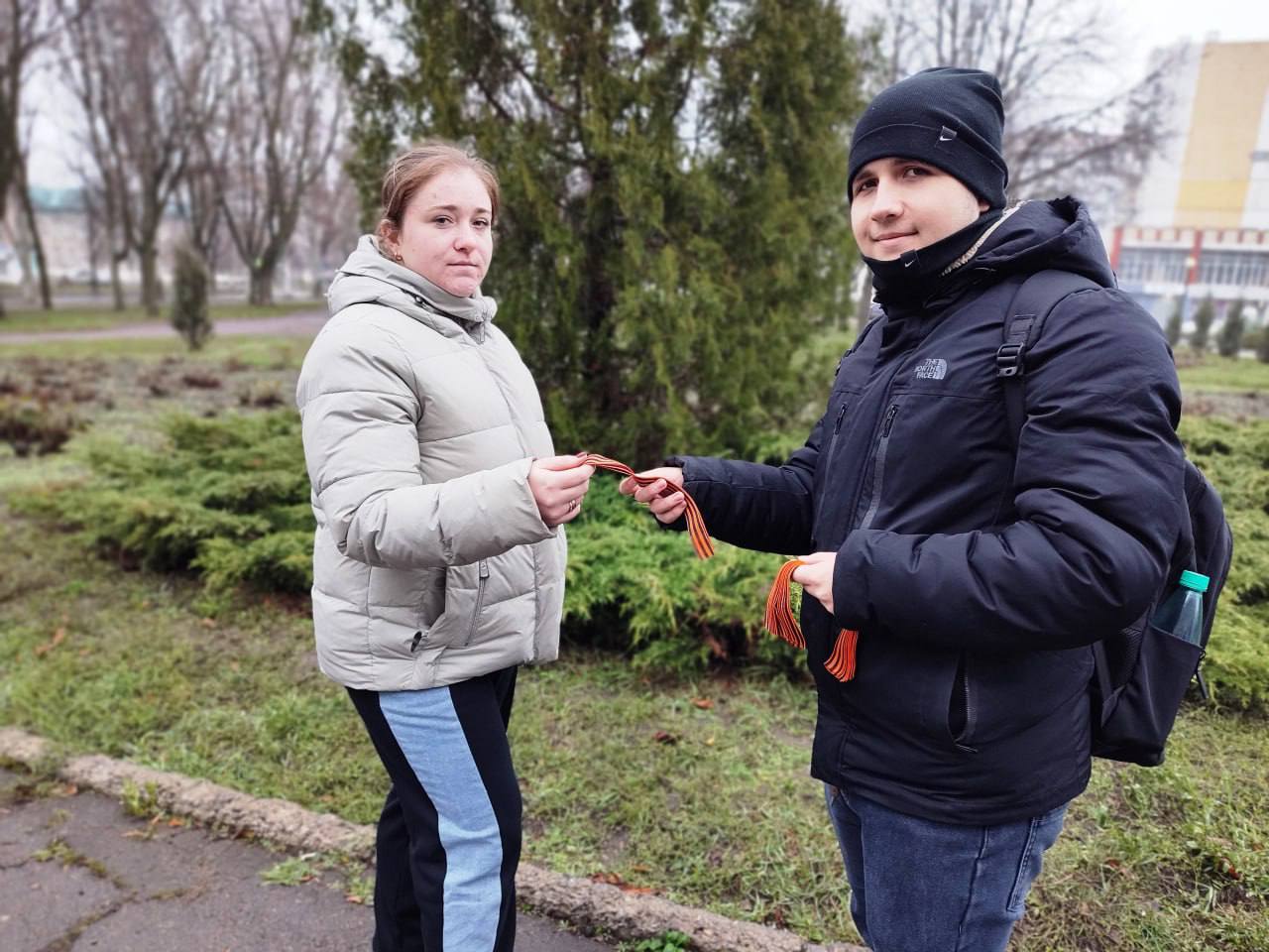 Елена Рязанцева: Героев помним имена!. 9 декабря, в рамках комплекса мероприятий по празднованию Дня Героев Отечества, в Пролетарском районе города Донецка состоялась патриотическая акция «Героев помним имена!» Елена Рязанцева: Героев помним имена!. 9 декабря, в рамках комплекса мероприятий по празднованию Дня Героев Отечества, в Пролетарском районе города Донецка состоялась патриотическая акция «Героев помним имена!»