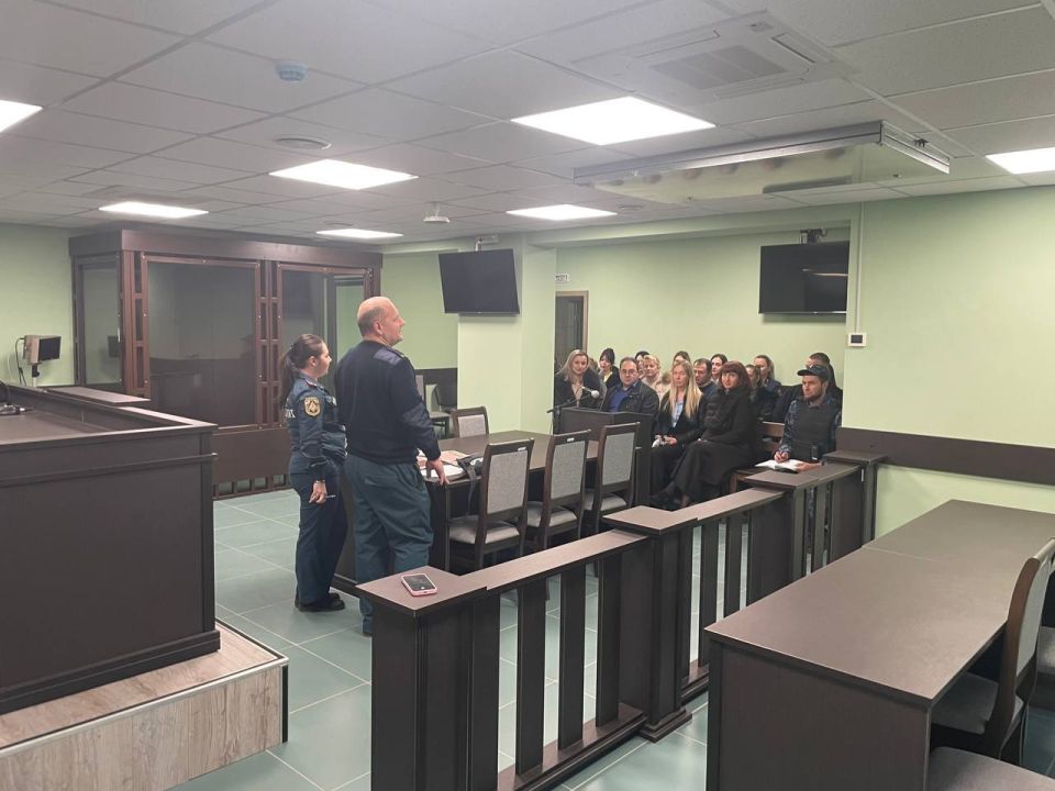 Занятие по пожарной безопасности и действиям при угрозе ЧС в Приморском районном суде г. Мариуполя