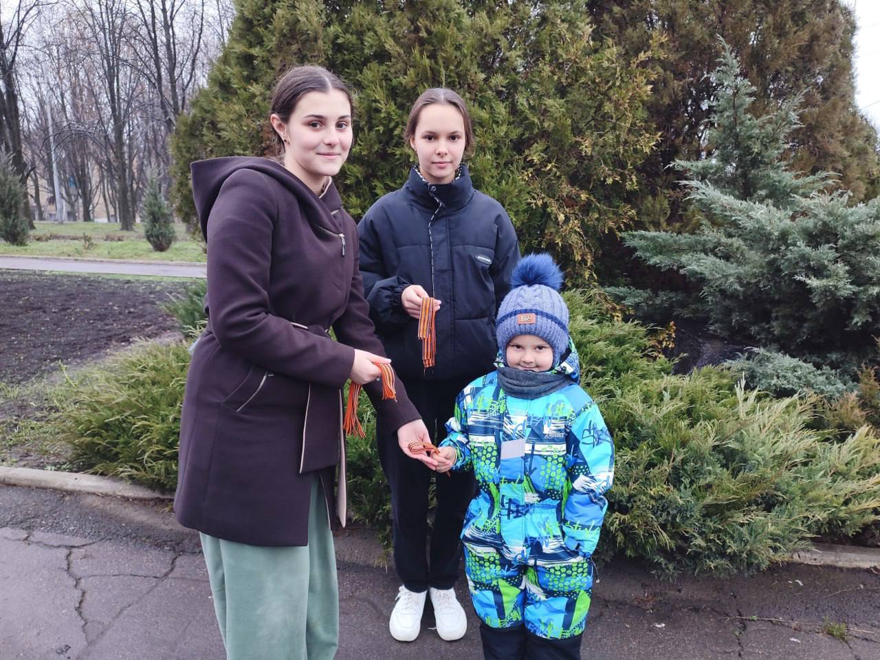 Елена Рязанцева: Героев помним имена!. 9 декабря, в рамках комплекса мероприятий по празднованию Дня Героев Отечества, в Пролетарском районе города Донецка состоялась патриотическая акция «Героев помним имена!» Елена Рязанцева: Героев помним имена!. 9 декабря, в рамках комплекса мероприятий по празднованию Дня Героев Отечества, в Пролетарском районе города Донецка состоялась патриотическая акция «Героев помним имена!»