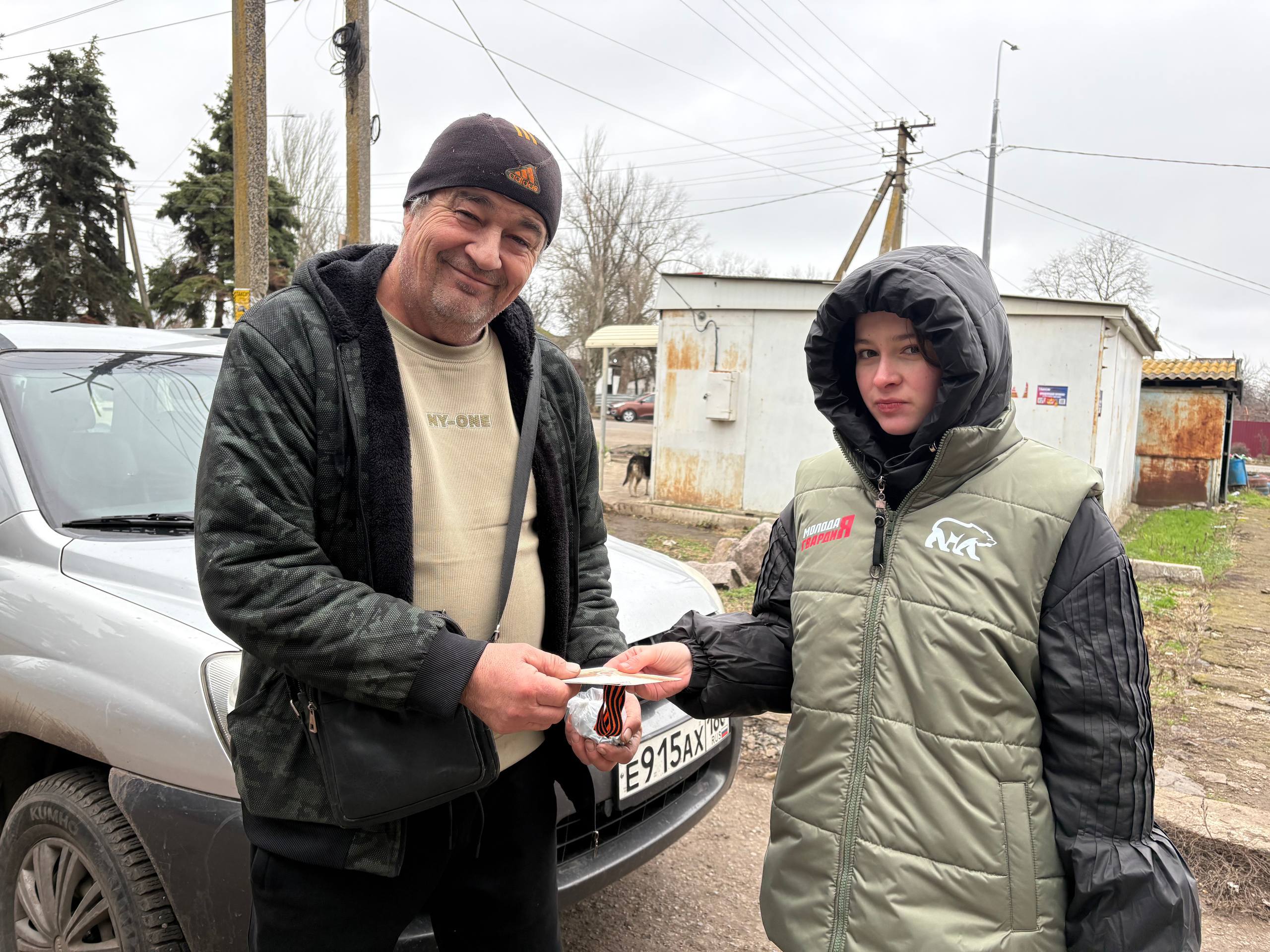 Позабыть мы их не в праве. Активисты Тельмановского районного штаба МР и МГЕР ДНР провели акцию «Герои Отечества» Позабыть мы их не в праве. Активисты Тельмановского районного штаба МР и МГЕР ДНР провели акцию «Герои Отечества»