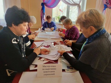 Сегодня 9 декабря, в рамках национального проекта «Демография» и партийного проекта «Старшее поколение» партии «Единая Россия» в преддверии новогодних праздников в ГБУ СО «Центр социального обслуживания населения...