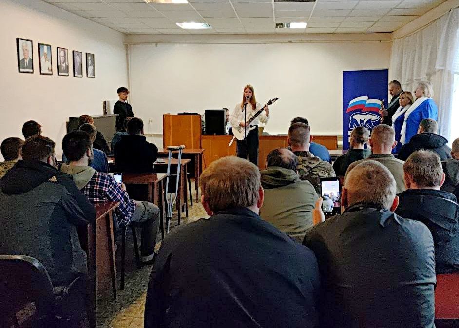 Иван Адамец: В День Героев Отечества Куйбышевский район поддержал защитников акцией «Посылка солдату» Иван Адамец: В День Героев Отечества Куйбышевский район поддержал защитников акцией «Посылка солдату»