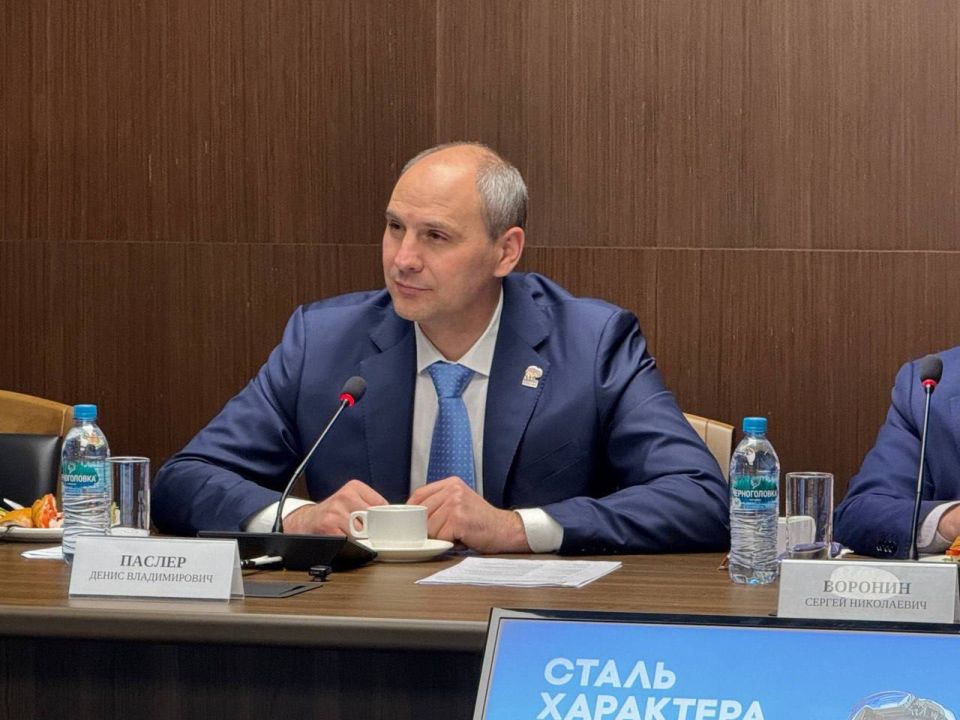 Сегодня Губернатор Свердловской области Денис Владимирович Паслер провёл торжественный приём, посвящённый Дню Героев Отечества Сегодня Губернатор Свердловской области Денис Владимирович Паслер провёл торжественный приём, посвящённый Дню Героев Отечества