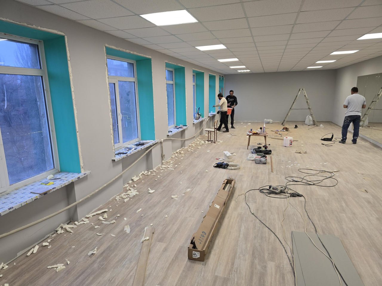 Владимирцы завершают ремонт танцевальных классов в Кировском Владимирцы завершают ремонт танцевальных классов в Кировском