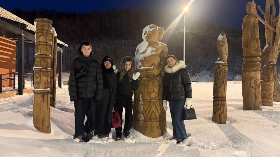 Магаданцы провели экскурсию для волонтеров из Ждановки Магаданцы провели экскурсию для волонтеров из Ждановки