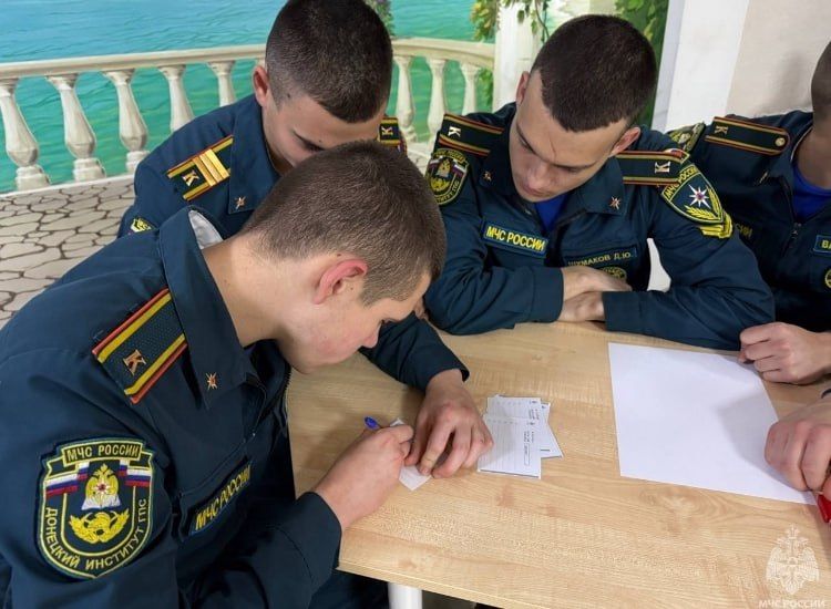 В рамках партийного проекта «Единой России» «Историческая память» в Урзуфском СДК прошло мероприятие, приуроченное ко Дню Героев Отечества В рамках партийного проекта «Единой России» «Историческая память» в Урзуфском СДК прошло мероприятие, приуроченное ко Дню Героев Отечества