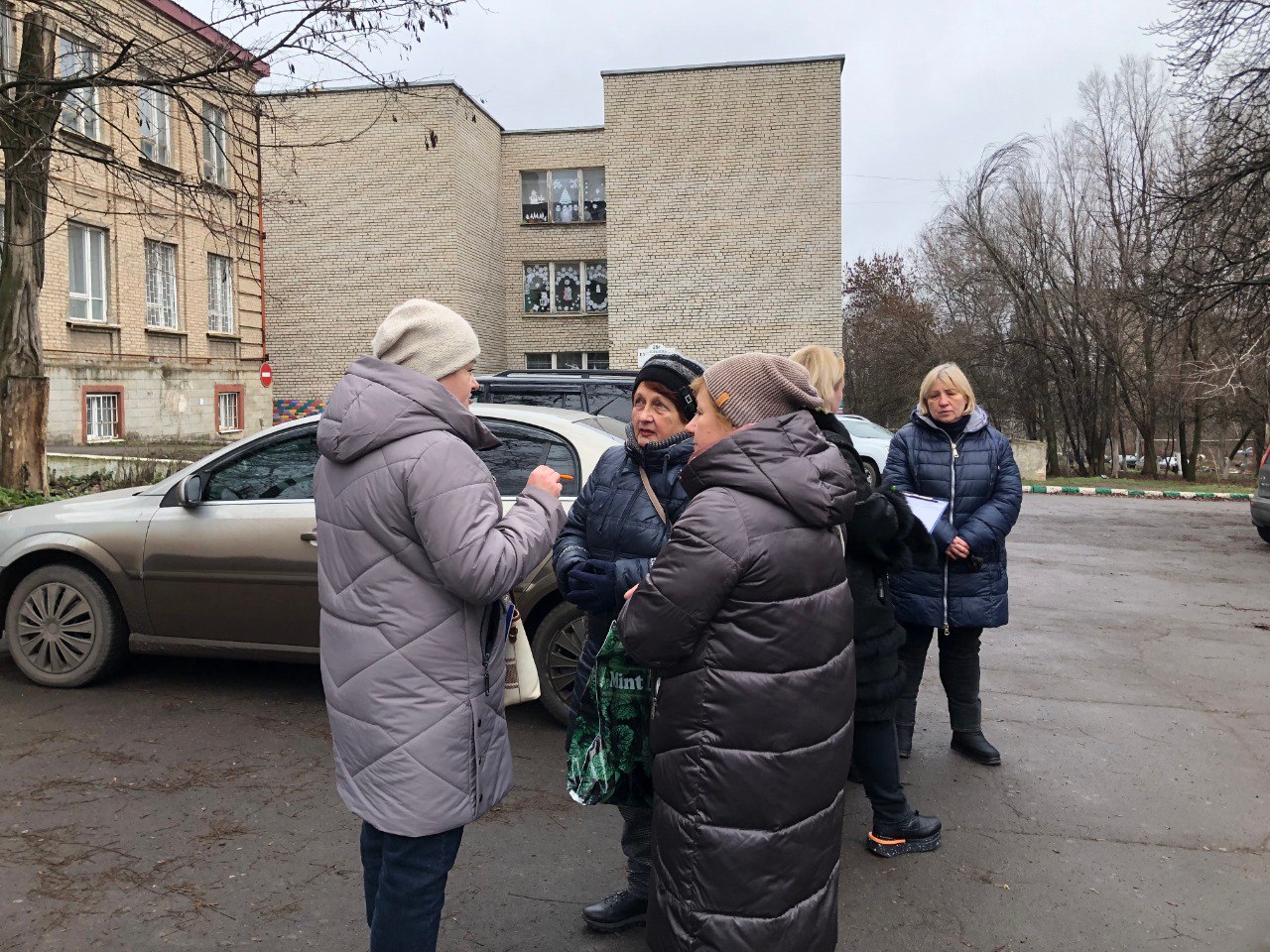 Александр Черников провел сход граждан в Кировском районе Донецка Александр Черников провел сход граждан в Кировском районе Донецка