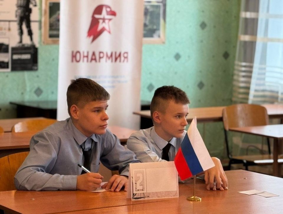 9 декабря ко Дню героев Отечества, активисты Женского движения партии Единая Россия, библиотекари Центральной городской детской библиотеки подготовили для обучающихся 6 класса ГБОУ «Основная школа №11 Шахтёрского м.о»... 9 декабря ко Дню героев Отечества, активисты Женского движения партии Единая Россия, библиотекари Центральной городской детской библиотеки подготовили для обучающихся 6 класса ГБОУ «Основная школа №11 Шахтёрского м.о»...