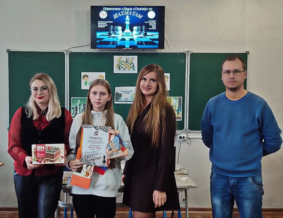 Шахматное первенство в школе № 1 города Тореза приуроченное ко Дню героев Отечества Шахматное первенство в школе № 1 города Тореза приуроченное ко Дню героев Отечества
