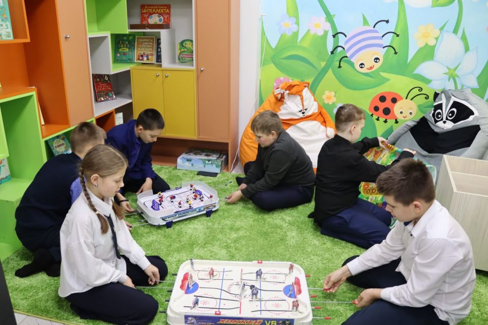 Экскурсия в библиотеку. Ярким и запоминающимся событием для обучающихся 5 класса лицея информационных технологий городского округа Енакиево стала экскурсия в Центральную детскую библиотеку Экскурсия в библиотеку. Ярким и запоминающимся событием для обучающихся 5 класса лицея информационных технологий городского округа Енакиево стала экскурсия в Центральную детскую библиотеку