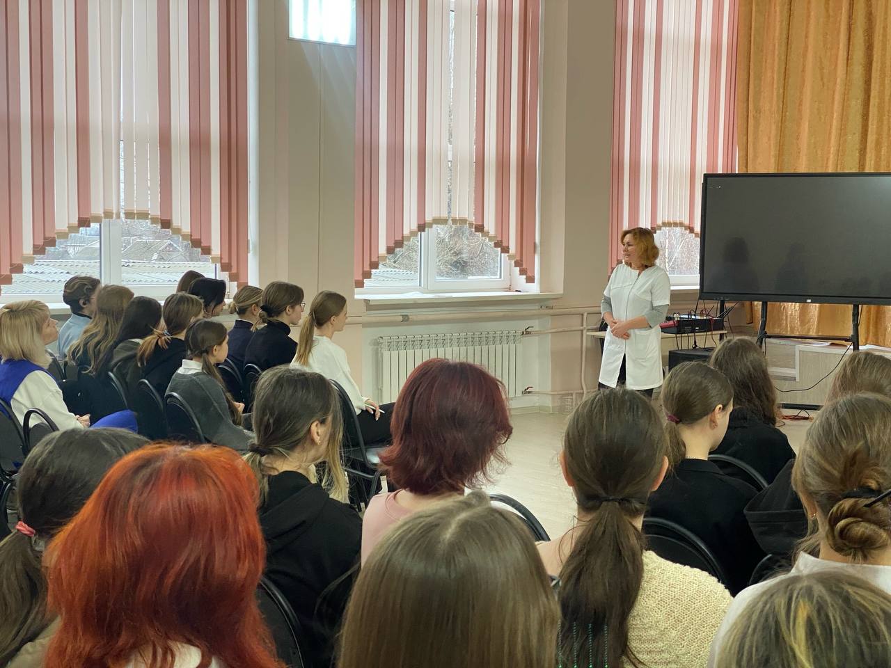 10 декабря в ГБОУ «Школа №6 Ясиноватского МО» прошла профилактическая встреча для девочек 8–11 классов с врачом-гинекологом Еленой Анатольевной Луценко в рамках партийного проекта «Здоровое будущее» 10 декабря в ГБОУ «Школа №6 Ясиноватского МО» прошла профилактическая встреча для девочек 8–11 классов с врачом-гинекологом Еленой Анатольевной Луценко в рамках партийного проекта «Здоровое будущее»