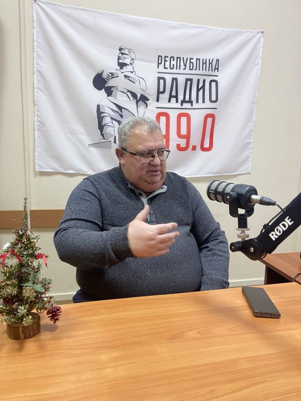 Игорь Мартынов: Сегодня дал интервью радио «Комета», где подвёл итоги уходящего года и подробно рассказал о том, что было сделано в городском округе Енакиево Игорь Мартынов: Сегодня дал интервью радио «Комета», где подвёл итоги уходящего года и подробно рассказал о том, что было сделано в городском округе Енакиево