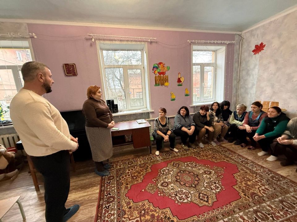 Депутаты Народного Совета продолжают встречи с трудовыми коллективами и прием граждан во всей Республике Депутаты Народного Совета продолжают встречи с трудовыми коллективами и прием граждан во всей Республике