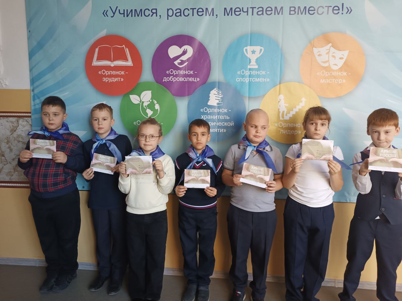 Бердянская школа провела акцию «Письмо солдату» ко Дню Героев Отечества Бердянская школа провела акцию «Письмо солдату» ко Дню Героев Отечества