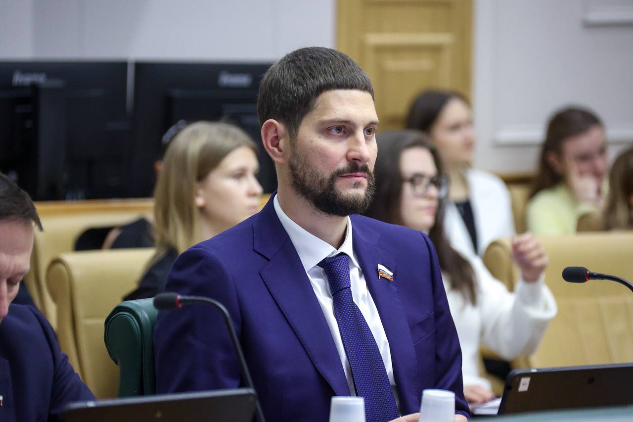 Александр Волошин: #Работа_в_СФ. Сегодня в Совете Федерации под председательством первого вице-спикера Владимира Якушева прошли парламентские слушания на тему «Инновации и современные технологии в строительстве и ЖКХ» Александр Волошин: #Работа_в_СФ. Сегодня в Совете Федерации под председательством первого вице-спикера Владимира Якушева прошли парламентские слушания на тему «Инновации и современные технологии в строительстве и ЖКХ»