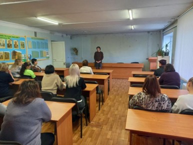 Сегодня заместитель Главы Администрации Тельмановского округа провела встречу с трудовым коллективом отдела образования, на которой рассмотрели такие вопросы: