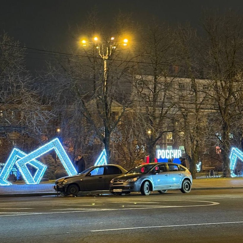 ДТП не смогло испортить педпраздничную атмосферу на площади Ленина