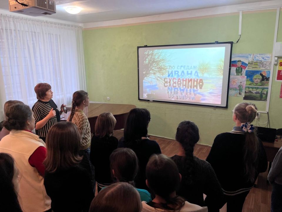 Выставка детского рисунка «Гордимся славою Героев» Выставка детского рисунка «Гордимся славою Героев»