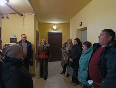 Михаил Меренков: Сегодня в рамках реализации проектов «Управдом ДНР» и "Школа ЖКХ" Всероссийской политической партии "ЕДИНАЯ РОССИЯ" совместно депутатом Донецкого городского совета Ириной Бениаминовой с участием старших по...