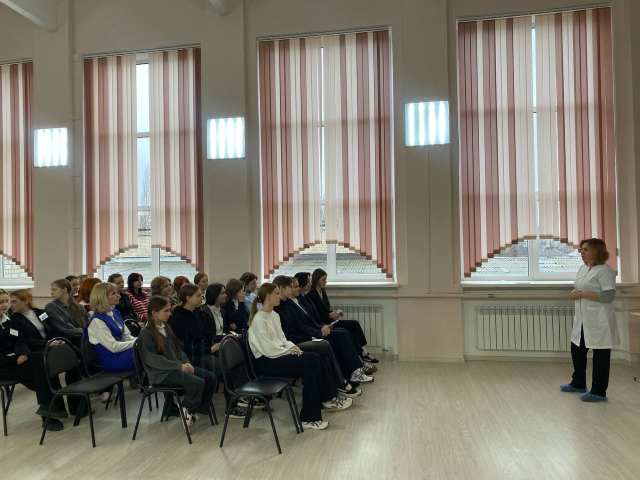 10 декабря в ГБОУ «Школа №6 Ясиноватского МО» прошла профилактическая встреча для девочек 8–11 классов с врачом-гинекологом Еленой Анатольевной Луценко в рамках партийного проекта «Здоровое будущее» 10 декабря в ГБОУ «Школа №6 Ясиноватского МО» прошла профилактическая встреча для девочек 8–11 классов с врачом-гинекологом Еленой Анатольевной Луценко в рамках партийного проекта «Здоровое будущее»