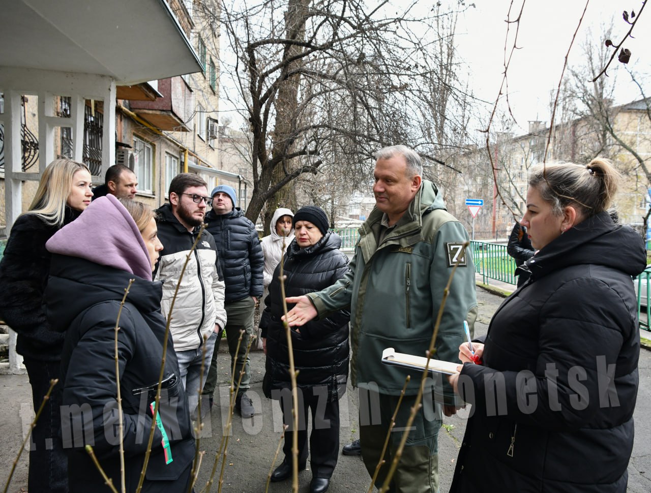 Алексей Кулемзин: В ходе вчерашней прямой линии Глава ДНР Денис Пушилин поручил встретиться с жильцами дома по ул. Набережная для решения проблемных вопросов: течь в крыше и отсутствие отопления в спальной комнате Алексей Кулемзин: В ходе вчерашней прямой линии Глава ДНР Денис Пушилин поручил встретиться с жильцами дома по ул. Набережная для решения проблемных вопросов: течь в крыше и отсутствие отопления в спальной комнате