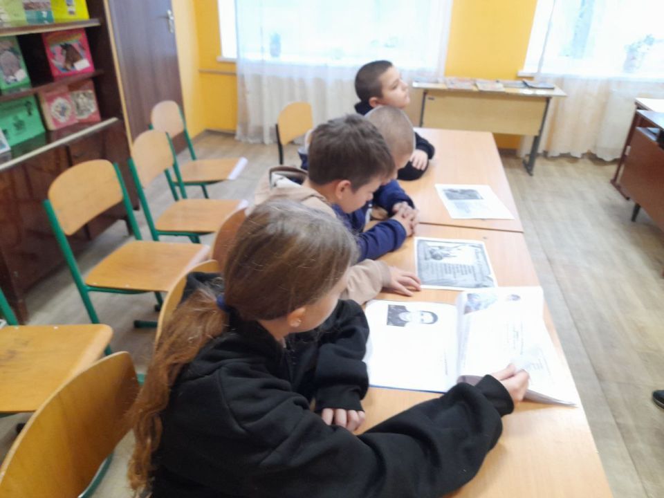 9 декабря ежегодно отмечается памятная дата великой истории России – День Героев Отечества. В честь этого знаменательного события в школьной библиотеке "Луганская школа 12 г.о. Дебальцево" оформлена тематическая выставка... 9 декабря ежегодно отмечается памятная дата великой истории России – День Героев Отечества. В честь этого знаменательного события в школьной библиотеке "Луганская школа 12 г.о. Дебальцево" оформлена тематическая выставка...