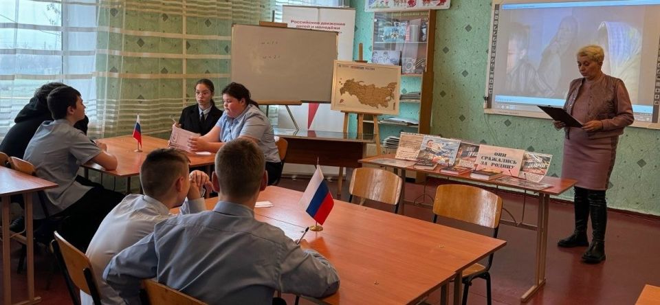 9 декабря ко Дню героев Отечества, активисты Женского движения партии Единая Россия, библиотекари Центральной городской детской библиотеки подготовили для обучающихся 6 класса ГБОУ «Основная школа №11 Шахтёрского м.о»... 9 декабря ко Дню героев Отечества, активисты Женского движения партии Единая Россия, библиотекари Центральной городской детской библиотеки подготовили для обучающихся 6 класса ГБОУ «Основная школа №11 Шахтёрского м.о»...