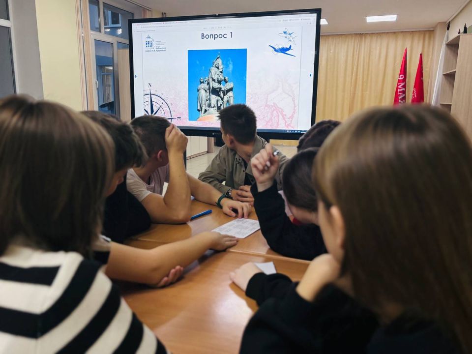 Для учеников 11 классов Волновахской школы № 5 сегодняшний день начался с хорошего настроения Для учеников 11 классов Волновахской школы № 5 сегодняшний день начался с хорошего настроения