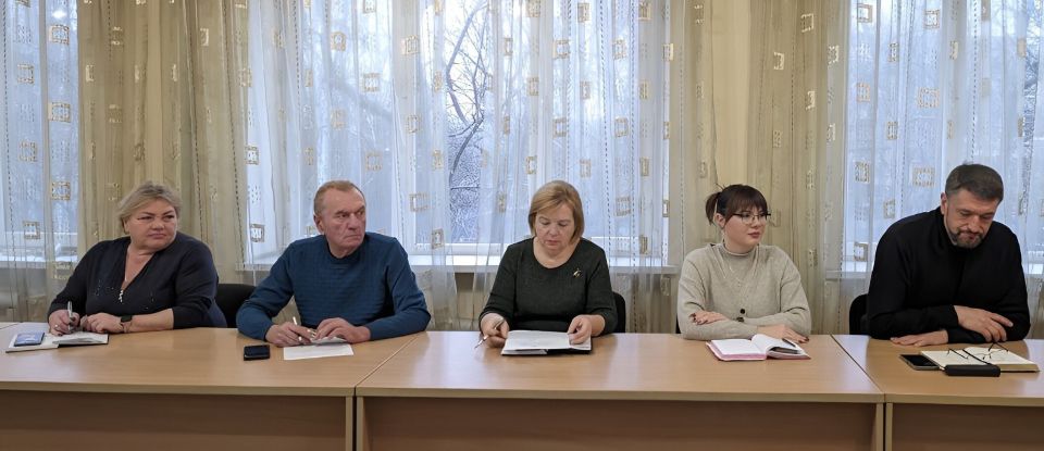 Наталья Бегуненко: Сегодня, 10 декабря, руководитель Управы Петровского внутригородского района Администрации г.о. Донецк Бегуненко Наталья провела еженедельное аппаратное совещание Наталья Бегуненко: Сегодня, 10 декабря, руководитель Управы Петровского внутригородского района Администрации г.о. Донецк Бегуненко Наталья провела еженедельное аппаратное совещание