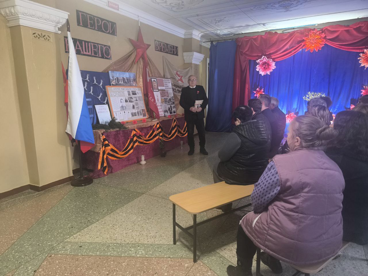 Герои живут вечно. 9 декабря 2025 года, в поселке Новотроицкое прошёл особый праздник — исторический урок «День Героев Отечества» Герои живут вечно. 9 декабря 2025 года, в поселке Новотроицкое прошёл особый праздник — исторический урок «День Героев Отечества»