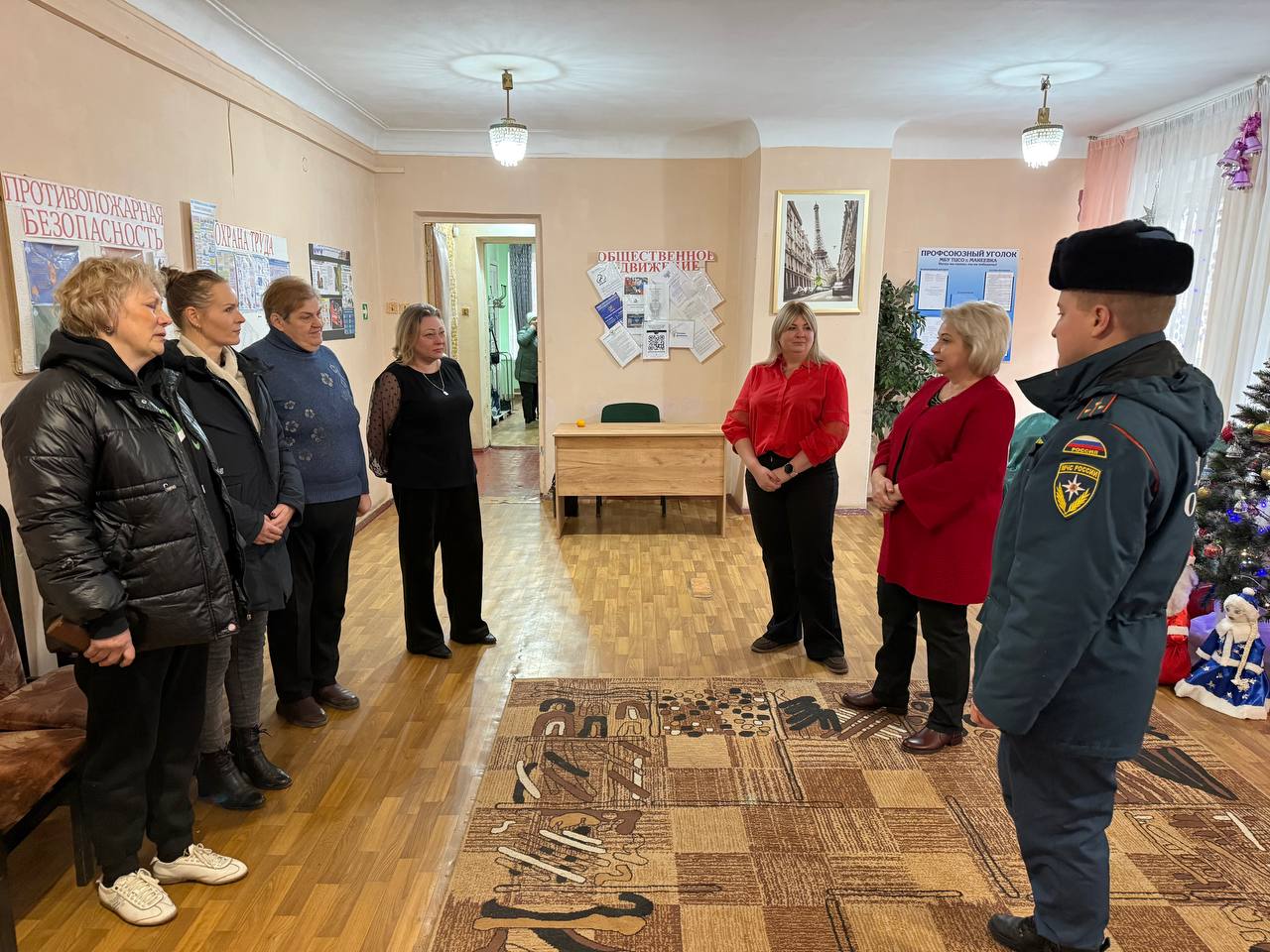 Сегодня, 10 декабря, первый заместитель руководителя Управы Центрально-Городского внутригородского района Инна Кисенко и представители МЧС России провели встречу с трудовым коллективом ГБУ Социального обслуживания» Центра...