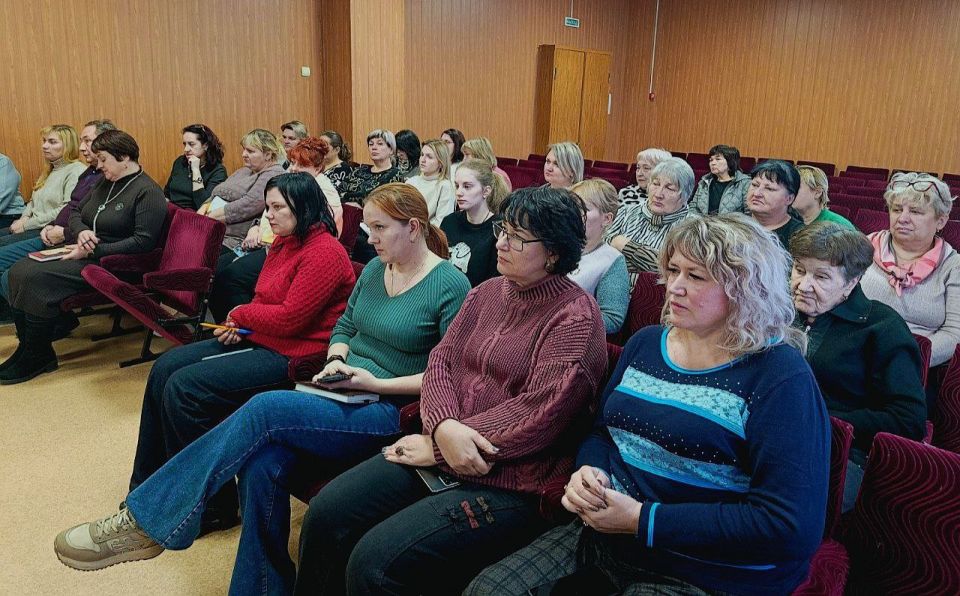 Михаил Меренков: Сегодня в рамках партпроекта Единой России «Школа ЖКХ» заместитель руководителя Управы Буденновского внутригородского района г. Донецка Олег Ефремов совместно с депутатом Донецкого городского совета... Михаил Меренков: Сегодня в рамках партпроекта Единой России «Школа ЖКХ» заместитель руководителя Управы Буденновского внутригородского района г. Донецка Олег Ефремов совместно с депутатом Донецкого городского совета...