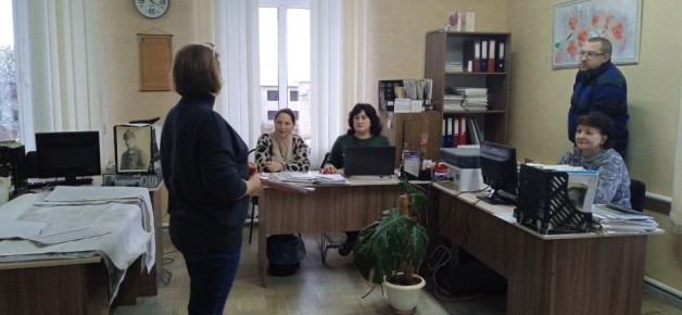 Заведующая Александровским территориальным сектором администрации Старобешевского муниципального округа, Галина Иванченко, провела рабочую встречу с сотрудниками ООО "ИМ.ФРУНЗЕ" села Александровка