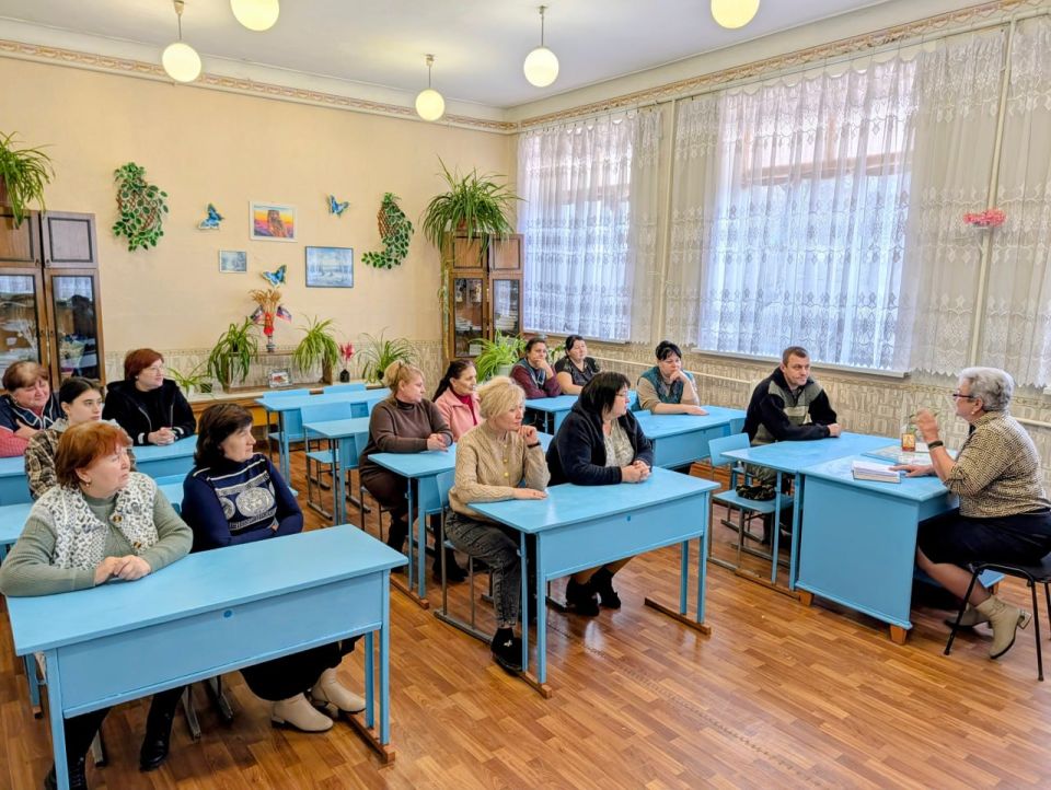 Заместитель главы Администрации Старобешевского муниципального округа Вера Немилостивая провела встречу с трудовым коллективом ГБОУ "Васильевская школа Старобешевского м.о.", на которой обсудили следующие вопросы: Заместитель главы Администрации Старобешевского муниципального округа Вера Немилостивая провела встречу с трудовым коллективом ГБОУ "Васильевская школа Старобешевского м.о.", на которой обсудили следующие вопросы: