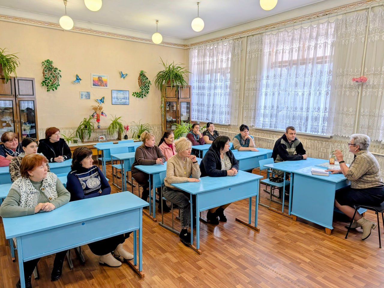 Заместитель главы Администрации Старобешевского муниципального округа Вера Немилостивая провела встречу с трудовым коллективом ГБОУ "Васильевская школа Старобешевского м.о.", на которой обсудили следующие вопросы: Заместитель главы Администрации Старобешевского муниципального округа Вера Немилостивая провела встречу с трудовым коллективом ГБОУ "Васильевская школа Старобешевского м.о.", на которой обсудили следующие вопросы: