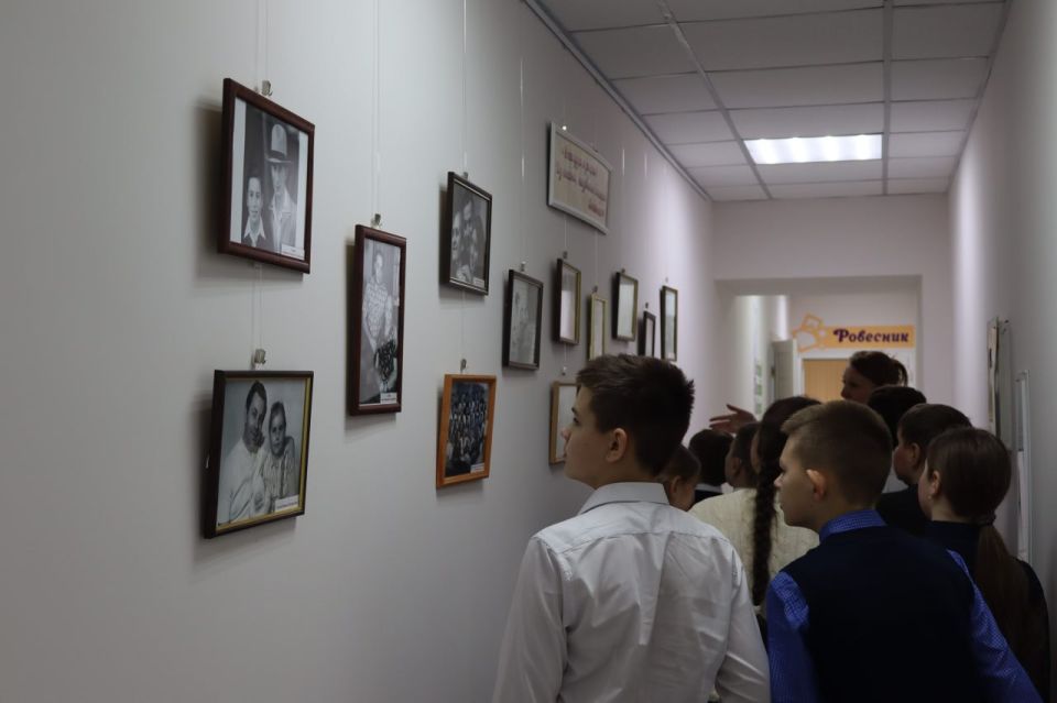 Экскурсия в библиотеку. Ярким и запоминающимся событием для обучающихся 5 класса лицея информационных технологий городского округа Енакиево стала экскурсия в Центральную детскую библиотеку Экскурсия в библиотеку. Ярким и запоминающимся событием для обучающихся 5 класса лицея информационных технологий городского округа Енакиево стала экскурсия в Центральную детскую библиотеку