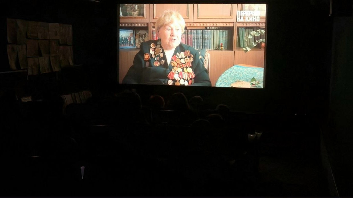 В Шахтерском колледже кино и телевидения имени А.А. Ханжонкова прошел специальный показ ко Дню Героев Отечества В Шахтерском колледже кино и телевидения имени А.А. Ханжонкова прошел специальный показ ко Дню Героев Отечества