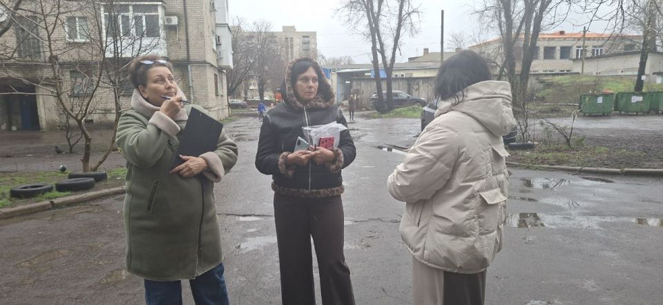 Сход граждан. 10 декабря в Иловайске состоялась встреча жителей с заместителем главы администрации муниципального образования городской округ Иловайск Кочетовой Еленой Леонидовной Сход граждан. 10 декабря в Иловайске состоялась встреча жителей с заместителем главы администрации муниципального образования городской округ Иловайск Кочетовой Еленой Леонидовной