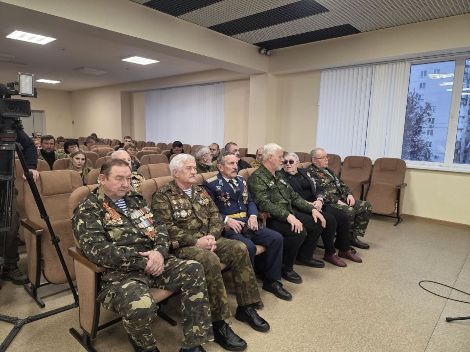 9 декабря в России отмечают День героев Отечества 9 декабря в России отмечают День героев Отечества