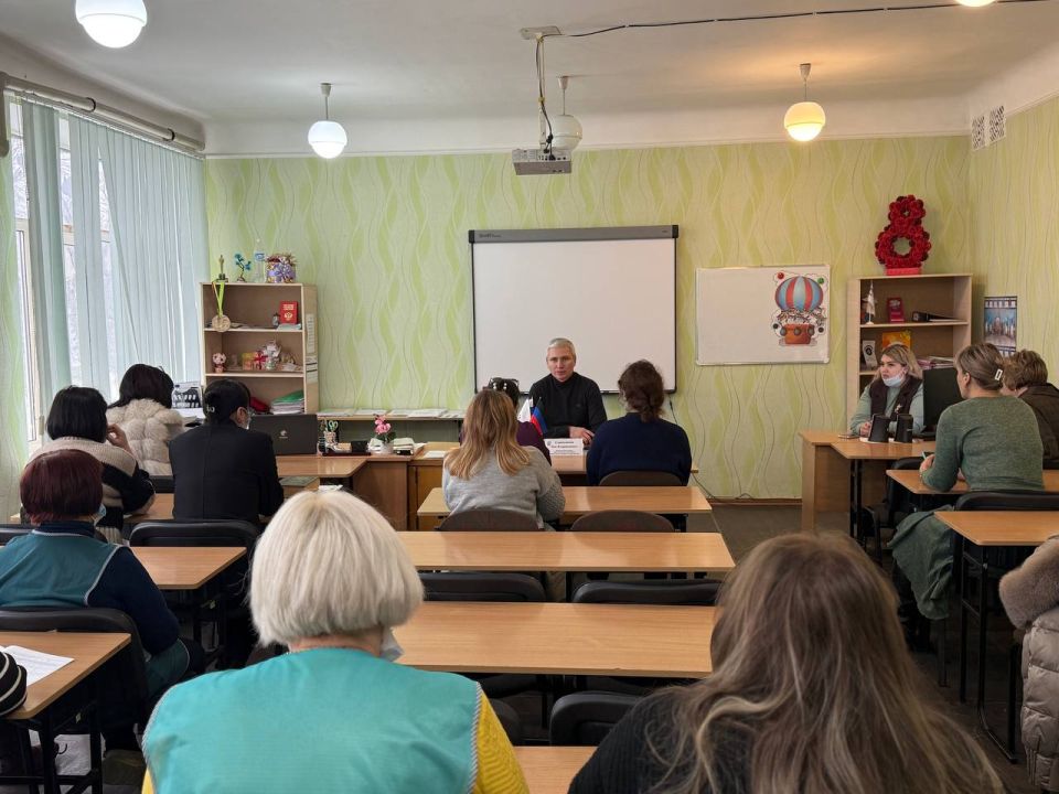 Сегодня, 10 декабря провёл встречу с трудовым коллективом ГБОУ «Школа № 151 г. о. Донецк» Сегодня, 10 декабря провёл встречу с трудовым коллективом ГБОУ «Школа № 151 г. о. Донецк»