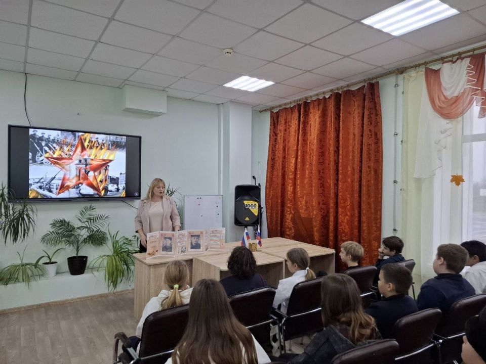 Мангушская школа №1 присоединилась к проекту «Победы родное лицо» в День Героев Отечества Мангушская школа №1 присоединилась к проекту «Победы родное лицо» в День Героев Отечества