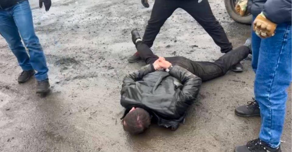 Получал откаты от договоров по восстановлению: Первому замглавы Снежного грозит до 15 лет за получение взяток Получал откаты от договоров по восстановлению: Первому замглавы Снежного грозит до 15 лет за получение взяток