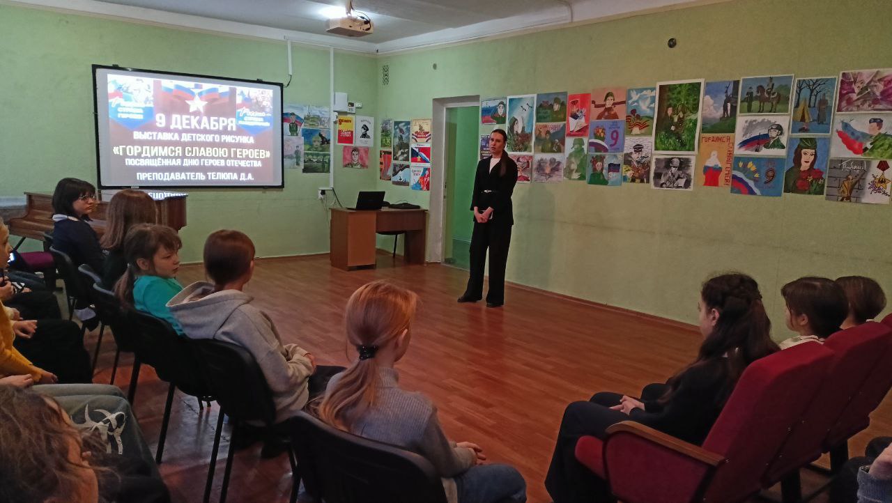 Выставка детского рисунка «Гордимся славою Героев» Выставка детского рисунка «Гордимся славою Героев»