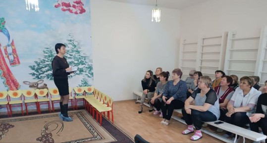 Сегодня заместитель Главы Администрации Тельмановского округа провела встречу с трудовым коллективом детского сада "Катюша"