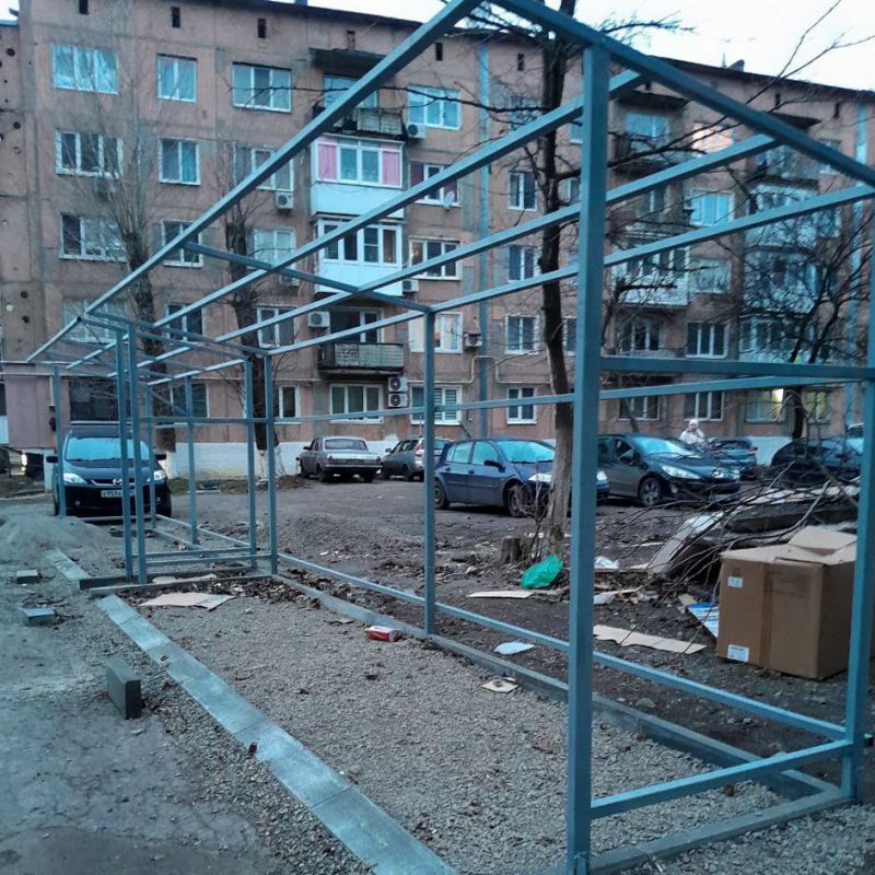 В Кировском начали устанавливать новые контейнерные площадки В Кировском начали устанавливать новые контейнерные площадки
