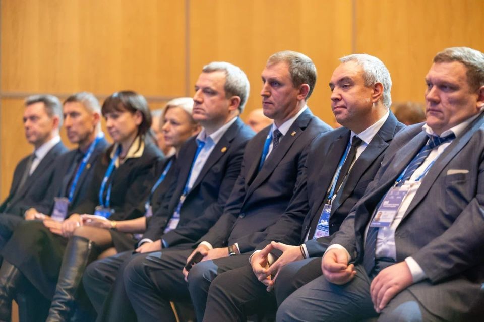 Делегация Донецкой Народной Республики приняла участие в форум-выставке «БОЛЬШИЕ РЕШЕНИЯ МАЛОЙ РОДИНЫ» Делегация Донецкой Народной Республики приняла участие в форум-выставке «БОЛЬШИЕ РЕШЕНИЯ МАЛОЙ РОДИНЫ»