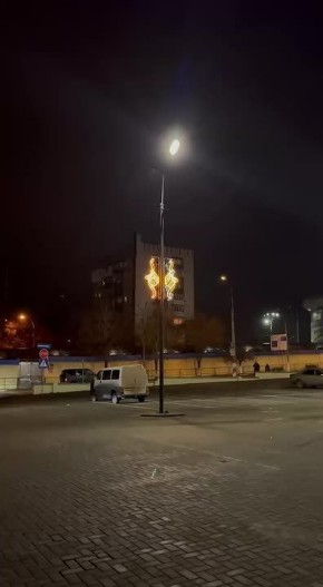 На «Континенте» уже развесили новогоднюю иллюминацию