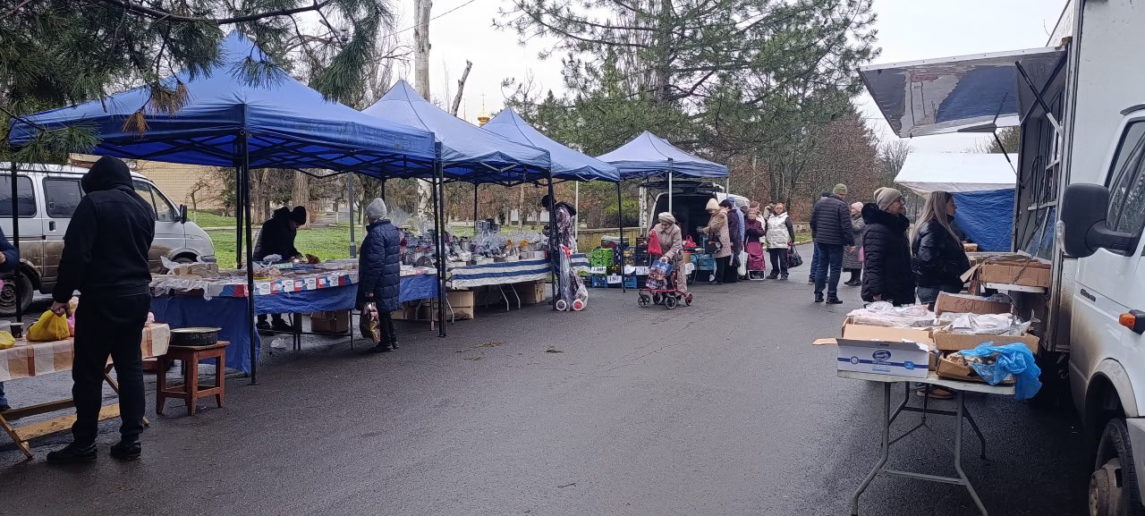 В посёлке Старобешево прошла торговая выездная ярмарка В посёлке Старобешево прошла торговая выездная ярмарка
